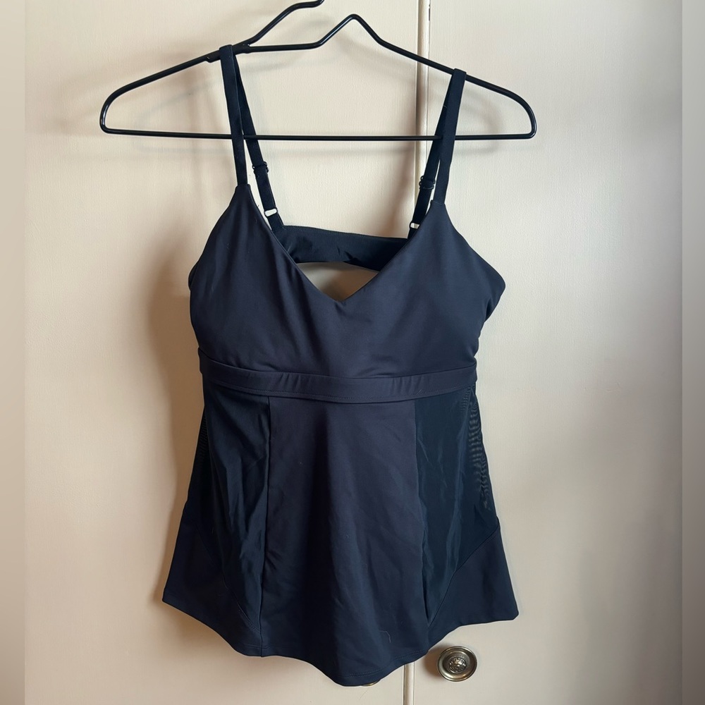 Fabletics sports top with built in bra
